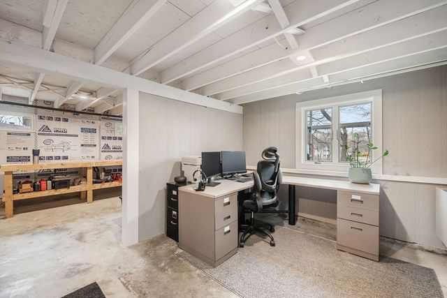 4 Bedford Ter, Woburn, MA 01801