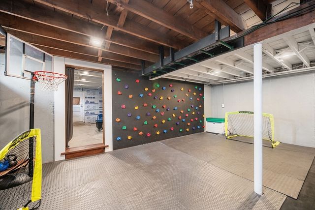 4 Bedford Ter, Woburn, MA 01801