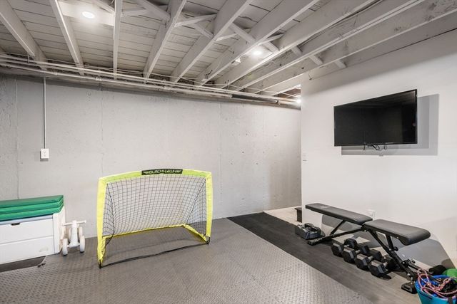 4 Bedford Ter, Woburn, MA 01801