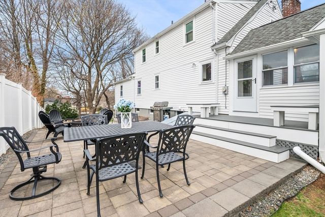 4 Bedford Ter, Woburn, MA 01801