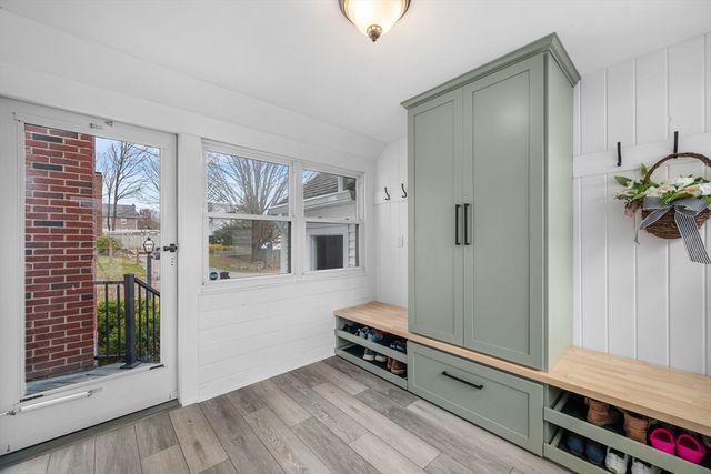 4 Bedford Ter, Woburn, MA 01801