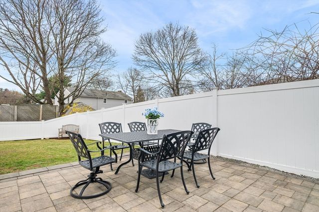 4 Bedford Ter, Woburn, MA 01801