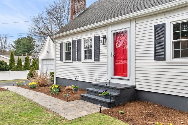 4 Bedford Ter, Woburn, MA 01801