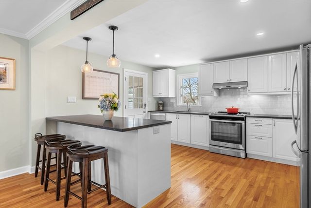 4 Bedford Ter, Woburn, MA 01801