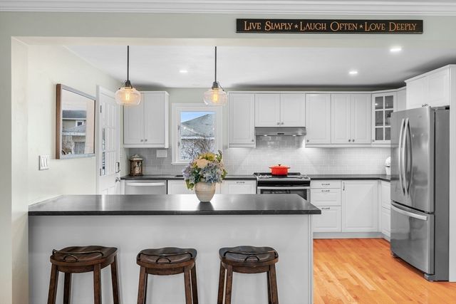 4 Bedford Ter, Woburn, MA 01801