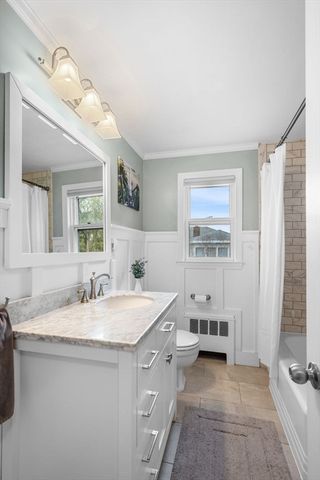 4 Bedford Ter, Woburn, MA 01801