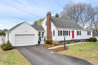4 Bedford Ter, Woburn, MA 01801