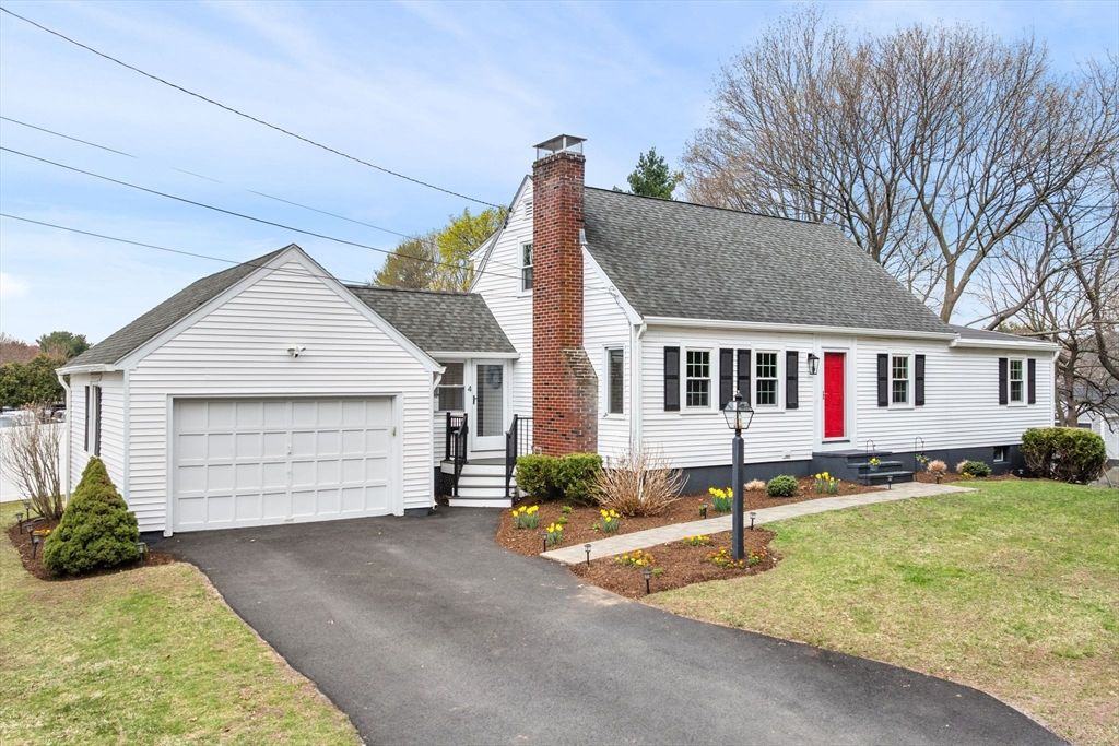 4 Bedford Ter, Woburn, MA 01801