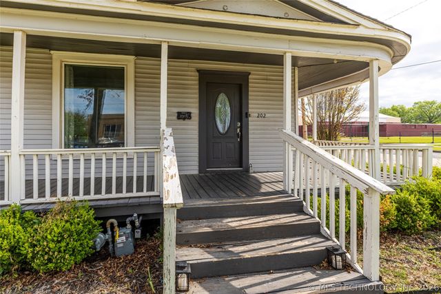 202 W 4th Street, Claremore, OK 74017
