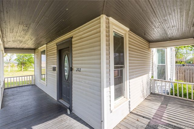 202 W 4th Street, Claremore, OK 74017