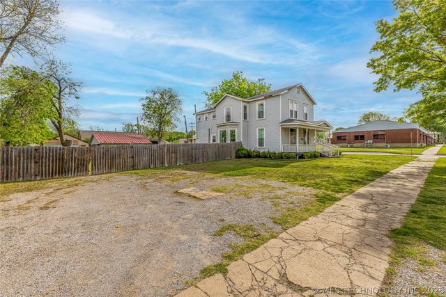 202 W 4th Street, Claremore, OK 74017