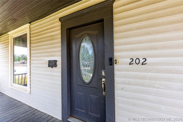 202 W 4th Street, Claremore, OK 74017