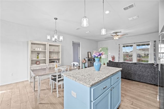 103 Atkinson Dr, Orange Grove, TX 78372