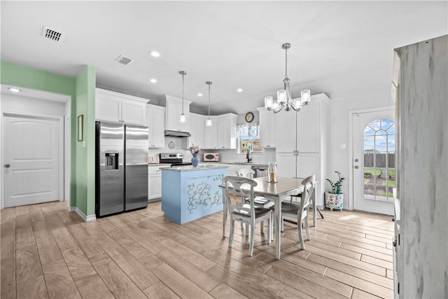 103 Atkinson Dr, Orange Grove, TX 78372