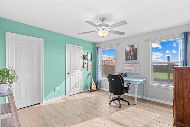 103 Atkinson Dr, Orange Grove, TX 78372