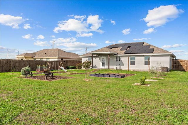 103 Atkinson Dr, Orange Grove, TX 78372