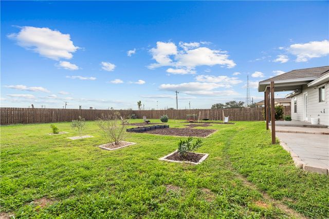 103 Atkinson Dr, Orange Grove, TX 78372