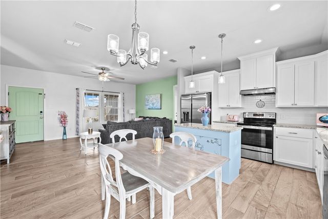 103 Atkinson Dr, Orange Grove, TX 78372