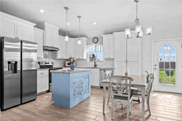 103 Atkinson Dr, Orange Grove, TX 78372