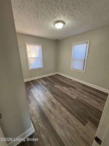 4310 Lynnview Dr, Louisville, KY 40216