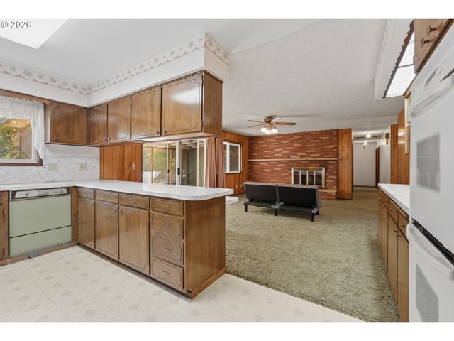 832 WILSONVILLE Rd, Newberg, OR 97132