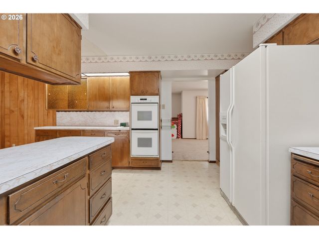 832 WILSONVILLE Rd, Newberg, OR 97132