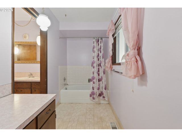 832 WILSONVILLE Rd, Newberg, OR 97132