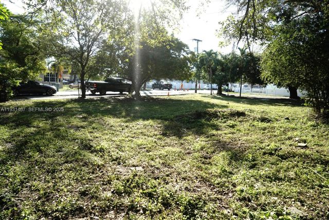 801 NW 80th St, Miami, FL 33150