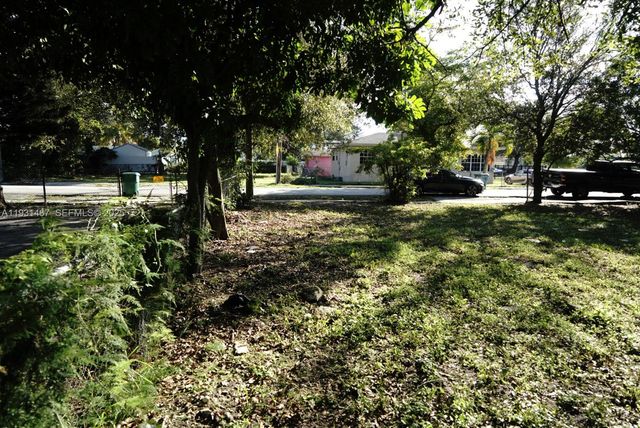 801 NW 80th St, Miami, FL 33150