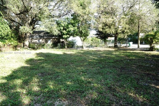 801 NW 80th St, Miami, FL 33150