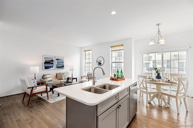 2769 Ashcombe Drive, Ann Arbor, MI 48105