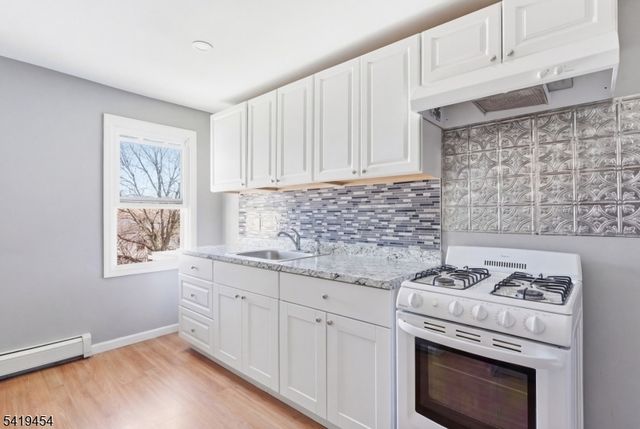 61 Cutler St, Newark City, NJ 07104