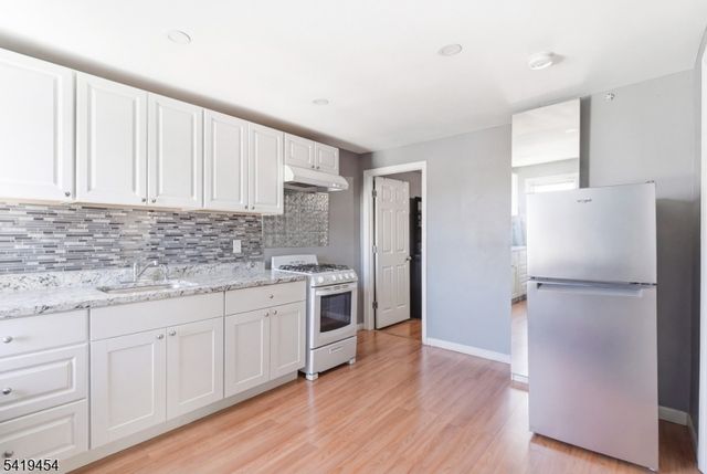 61 Cutler St, Newark City, NJ 07104