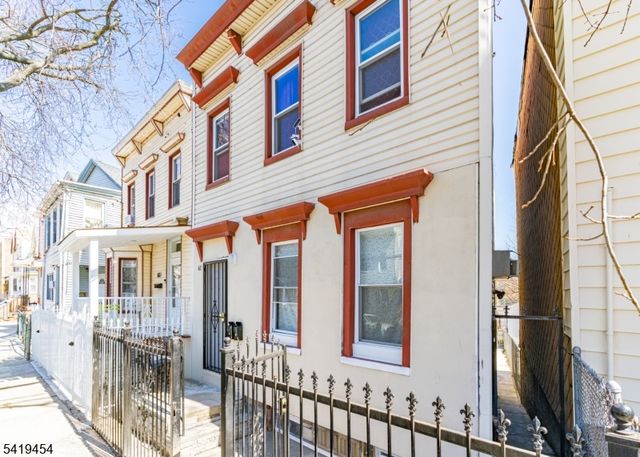 61 Cutler St, Newark City, NJ 07104