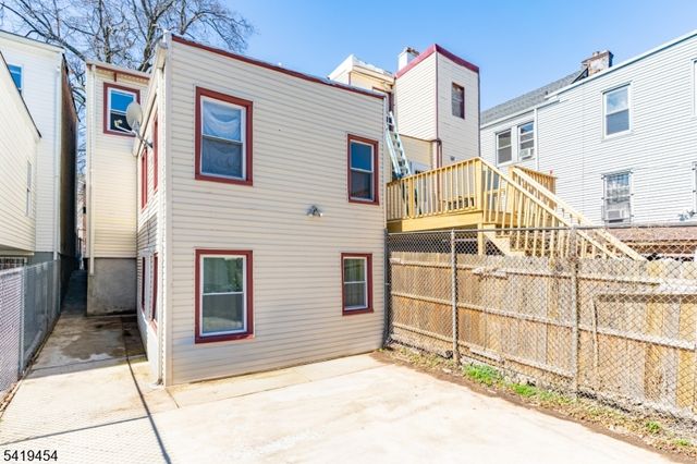 61 Cutler St, Newark City, NJ 07104