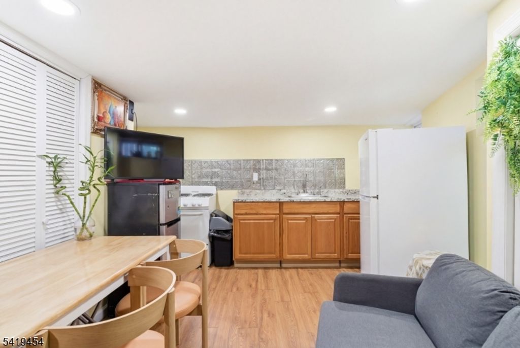 61 Cutler St, Newark City, NJ 07104 — photo 3