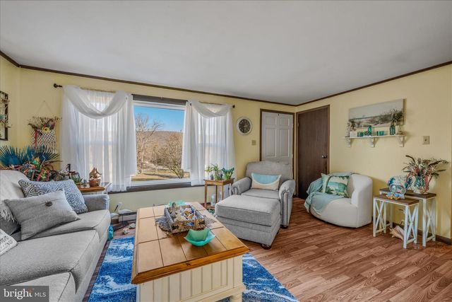 35 SLEEPYVIEW LN, Berkeley Springs, WV 25411