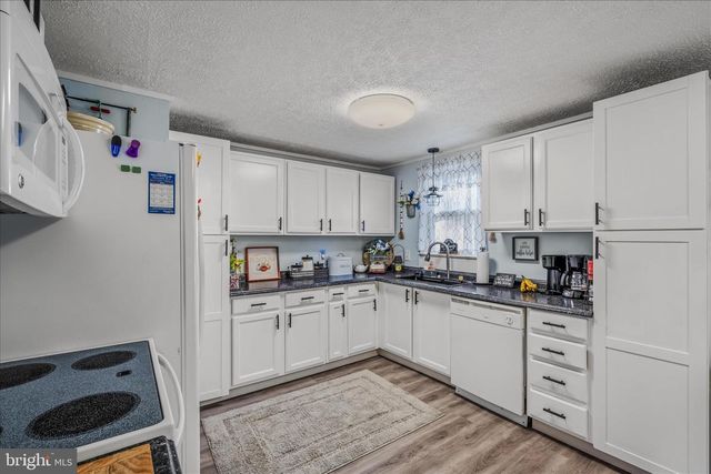 35 SLEEPYVIEW LN, Berkeley Springs, WV 25411