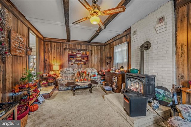 35 SLEEPYVIEW LN, Berkeley Springs, WV 25411