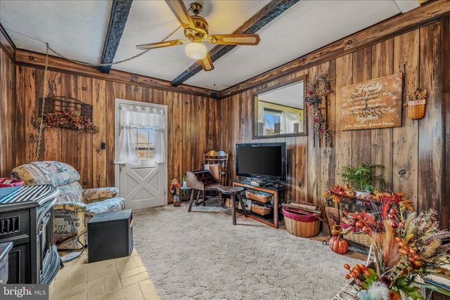 35 SLEEPYVIEW LN, Berkeley Springs, WV 25411