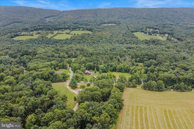 35 SLEEPYVIEW LN, Berkeley Springs, WV 25411