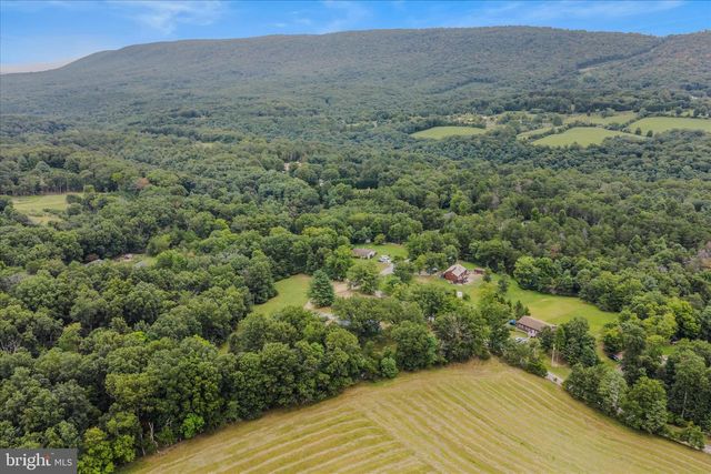 35 SLEEPYVIEW LN, Berkeley Springs, WV 25411