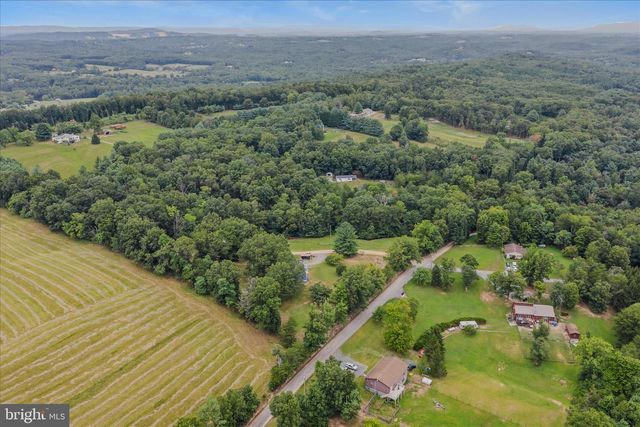 35 SLEEPYVIEW LN, Berkeley Springs, WV 25411