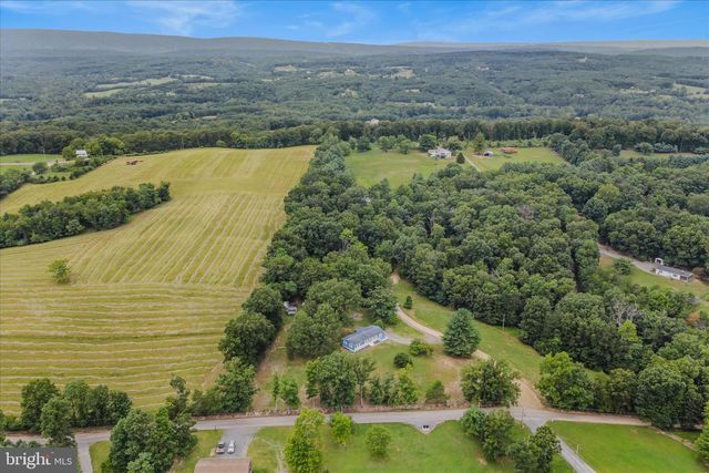 35 SLEEPYVIEW LN, Berkeley Springs, WV 25411