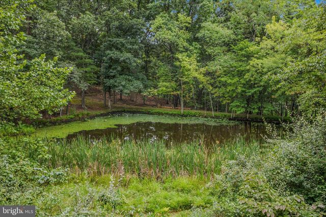 35 SLEEPYVIEW LN, Berkeley Springs, WV 25411