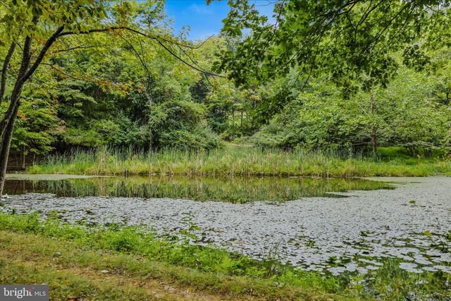 35 SLEEPYVIEW LN, Berkeley Springs, WV 25411