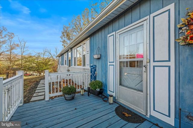35 SLEEPYVIEW LN, Berkeley Springs, WV 25411