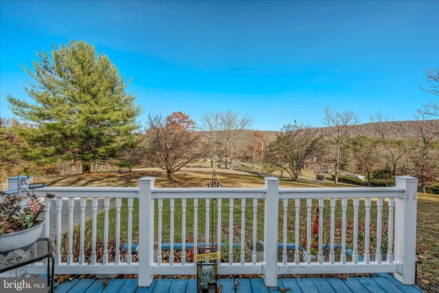 35 SLEEPYVIEW LN, Berkeley Springs, WV 25411
