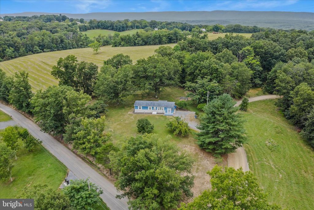 35 SLEEPYVIEW LN, Berkeley Springs, WV 25411