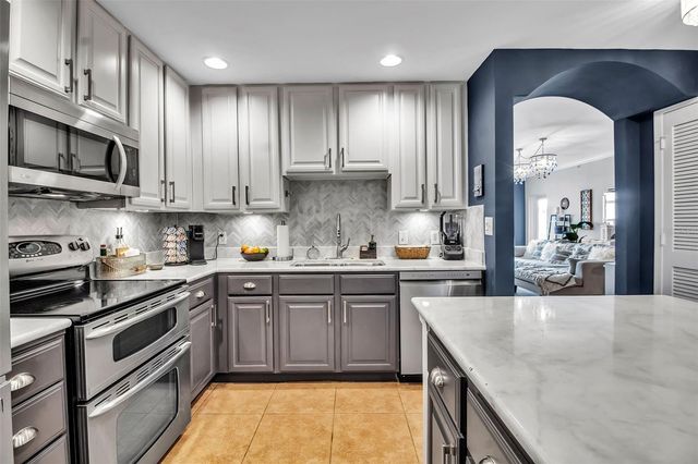 808 3RD AVENUE W 307, Bradenton, FL 34205